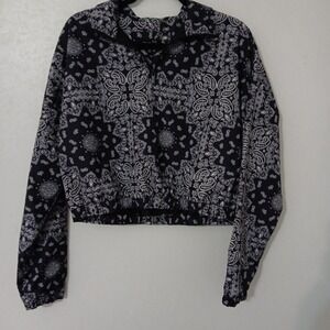 Rue 21 Women's Lightweight Windbreaker Cropped Jacket  Sz. L Black/White Paisley